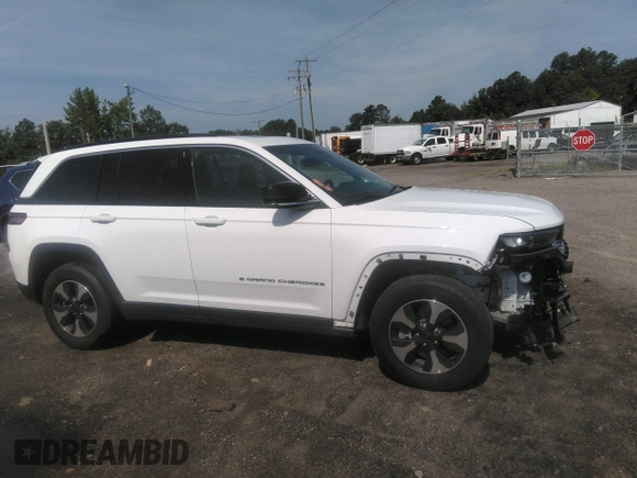 2024 Jeep Grand Cherokee z VIN 1C4RJYB60R8520976, wystawiony jako IAAI lot #42828740 z przebiegiem 33 845 mil mil oraz . Historia ofert i sprzedaży dostępna na DreamBid. Obrazek 13.