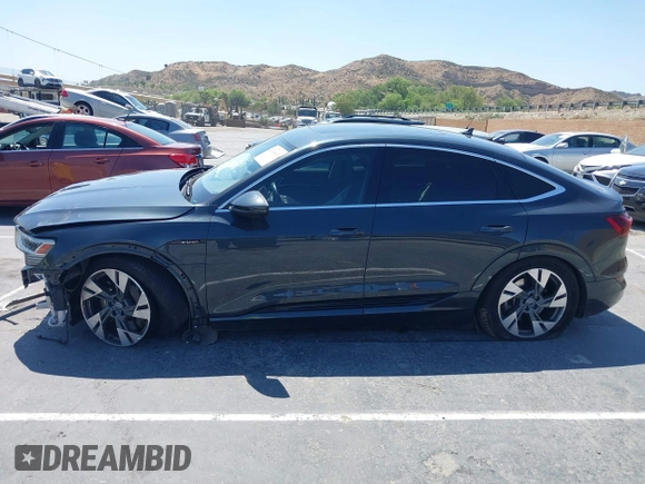 2020 Audi e-tron Sportback Premium Plus z VIN WA12ABGEXLB035392, wystawiony jako IAAI lot #42304663 z przebiegiem 35 382 mil mil oraz . Historia ofert i sprzedaży dostępna na DreamBid. Obrazek 14.