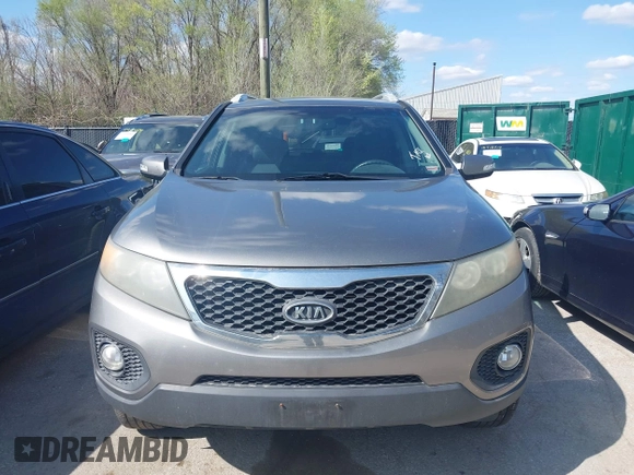 2011 Kia Sorento LX with VIN 5XYKT3A15BG126618, listed as a IAAI auction lot 41929422 with 192,781 mi miles. Bid and sale history available at carsss.com. Image 6.
