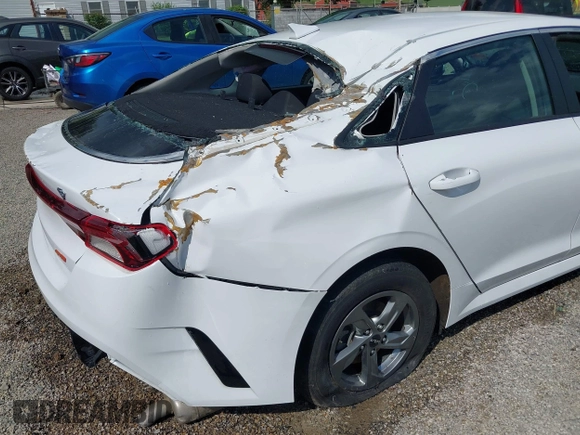 2023 Kia K5 LXS z VIN 5XXG14J25PG189448, wystawiony jako IAAI lot #42258739 z przebiegiem 29 188 mil mil oraz . Historia ofert i sprzedaży dostępna na DreamBid. Obrazek 19.