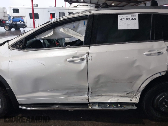 2018 Toyota Highlander SE with VIN 5TDKZRFH9JS536377, listed as a IAAI auction lot 42189368 with 71,979 mi miles and . Bid and sale history available at DreamBid. Image 15.