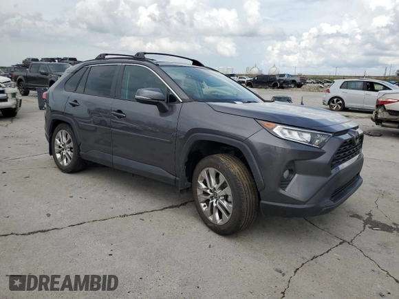 2021 Toyota RAV4 XLE Premium z VIN 2T3C1RFV2MC169635, wystawiony jako Copart lot #60987995 z przebiegiem Nie podano mil oraz Szkoda całkowita • Salvage title. Historia ofert i sprzedaży dostępna na DreamBid. Obrazek 4.