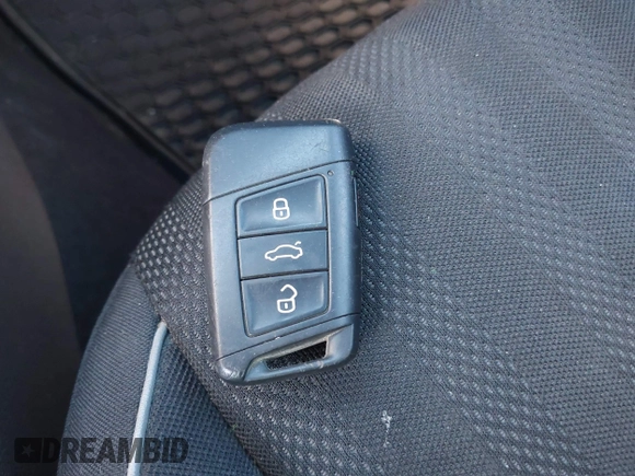 2019 Volkswagen Jetta GLI S z VIN 3VW5T7BU1KM156888, wystawiony jako IAAI lot #40778065 z przebiegiem 97 114 mil mil oraz . Historia ofert i sprzedaży dostępna na DreamBid. Obrazek 11.