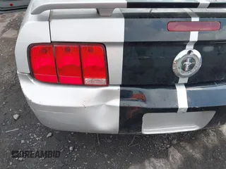 2005 Ford Mustang Deluxe z VIN 1ZVFT84N755215467, wystawiony jako IAAI lot #42452885 z przebiegiem 126 366 mil mil oraz . Historia ofert i sprzedaży dostępna na DreamBid. Obrazek 13.