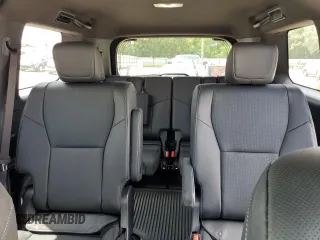 2024 Lexus GX 550 Premium z VIN JTJTBCDX1R5027690, wystawiony jako Copart lot #55492475 z przebiegiem 6124 mil mil oraz Szkody całkowita. Historia ofert i sprzedaży dostępna na DreamBid. Obrazek 10.