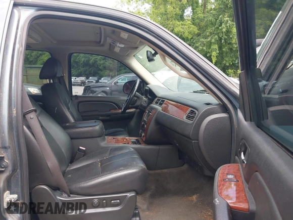 2008 Chevrolet Suburban LTZ with VIN 3GNFK16368G198691, listed as a IAAI auction lot 42305176 with 273,814 mi miles and . Bid and sale history available at DreamBid. Image 5.