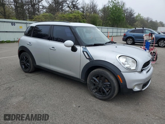 2015 MINI Countryman S z VIN WMWZC3C58FWT06471, wystawiony jako Copart lot #57570585 z przebiegiem 101 963 mil mil oraz Tytuł czysty. Historia ofert i sprzedaży dostępna na DreamBid. Obrazek 4.