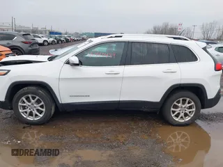 2017 Jeep Cherokee Latitude with VIN 1C4PJMCB9HW546157, listed as a IAAI auction lot 41040489 with 97,230 mi miles. Bid and sale history available at carsss.com. Image 14.