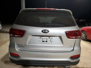 2020 Kia Sorento S z VIN 5XYPG4A51LG616381, wystawiony jako Copart lot #83741614 z przebiegiem 95 446 mil mil oraz Czysty tytuł • Clean title. Historia ofert i sprzedaży dostępna na DreamBid. Obrazek 6.