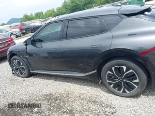 2022 Kia EV6 Wind z VIN KNDC3DLC5N5034625, wystawiony jako IAAI lot #42263100 z przebiegiem 35 412 mil mil oraz . Historia ofert i sprzedaży dostępna na DreamBid. Obrazek 14.