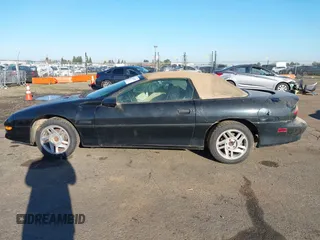 1996 Chevrolet Camaro Z28 z VIN 2G1FP32PXT2166409, wystawiony jako IAAI lot #41264761 z przebiegiem 143 820 mil mil oraz . Historia ofert i sprzedaży dostępna na DreamBid. Obrazek 14.