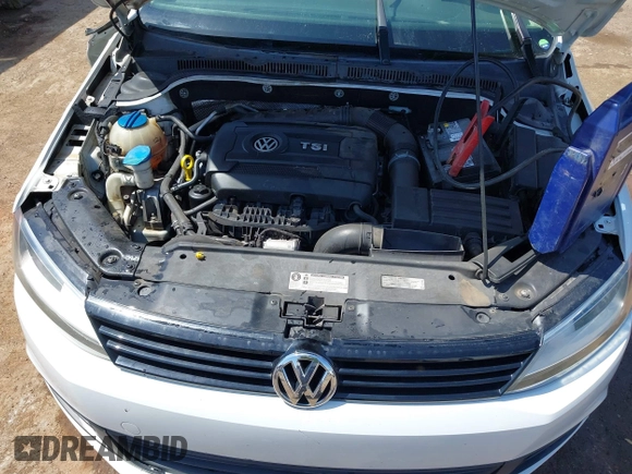 2014 Volkswagen Jetta SE z VIN 3VWD17AJ5EM267330, wystawiony jako IAAI lot #42003039 z przebiegiem 153 591 mil mil oraz . Historia ofert i sprzedaży dostępna na DreamBid. Obrazek 10.