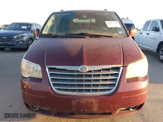 2008 Chrysler Town & Country Touring with VIN 2A8HR54P98R655720, listed as a IAAI auction lot 41267762 with 194,192 mi miles. Bid and sale history available at carsss.com. Image 6.