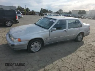 1998 Volvo S90 with VIN YV1KS9600W1136933, listed as a Copart auction lot 48414135 with 188,687 mi miles and Salvage Title. Bid and sale history available at carsss.com. Image 1.