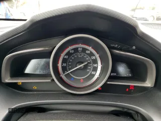 2014 Mazda 3 i Touring z VIN 3MZBM1V72EM113295, wystawiony jako Copart lot #51581125 z przebiegiem 137 697 mil mil oraz Szkoda całkowita • Salvage title. Historia ofert i sprzedaży dostępna na DreamBid. Obrazek 9.