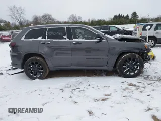2016 Jeep Grand Cherokee High Altitude with VIN 1C4RJFCGXGC417764, listed as a IAAI auction lot 41242730 with 124,139 mi miles. Bid and sale history available at carsss.com. Image 14.