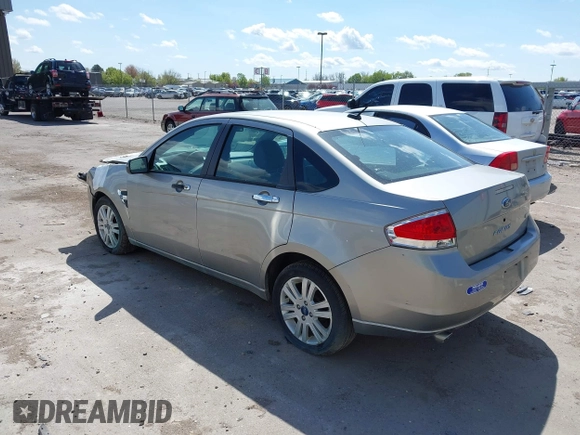 2008 Ford Focus SE z VIN 1FAHP35N78WZ94676, wystawiony jako IAAI lot #42094725 z przebiegiem 106 353 mil mil oraz . Historia ofert i sprzedaży dostępna na DreamBid. Obrazek 3.