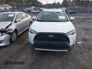 2022 Toyota Corolla Cross LE z VIN 7MUBAABG0NV030759, wystawiony jako IAAI lot #41821277 z przebiegiem 16 044 mil mil oraz . Historia ofert i sprzedaży dostępna na DreamBid. Obrazek 12.