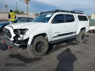 2019 Toyota Tacoma SR z VIN 3TMCZ5AN6KM284101, wystawiony jako IAAI lot #41099466 z przebiegiem 36 119 mil mil oraz . Historia ofert i sprzedaży dostępna na DreamBid. Obrazek 17.