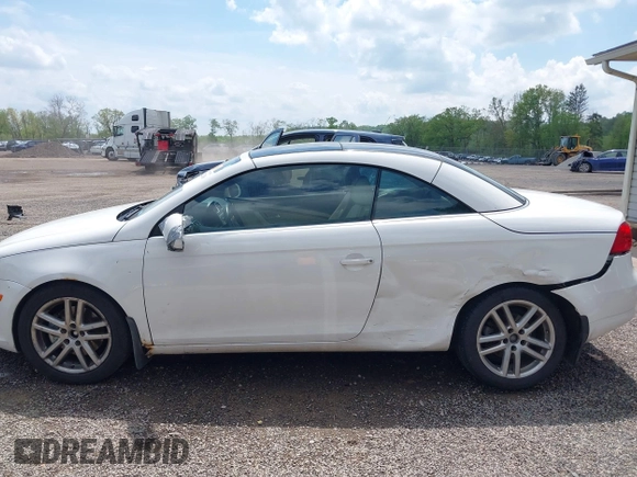 2008 Volkswagen Eos Lux z VIN WVWFA71F88V018635, wystawiony jako IAAI lot #42220306 z przebiegiem 155 448 mil mil oraz . Historia ofert i sprzedaży dostępna na DreamBid. Obrazek 14.