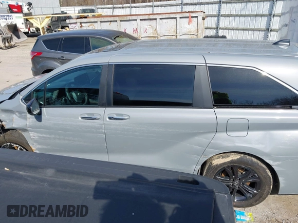 2024 Toyota Sienna XSE z VIN 5TDXSKFC4RS145137, wystawiony jako IAAI lot #41750659 z przebiegiem 17 606 mil mil oraz . Historia ofert i sprzedaży dostępna na DreamBid. Obrazek 15.