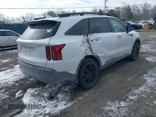 2022 Kia Sorento X-Line S z VIN 5XYRLDLCXNG150954, wystawiony jako IAAI lot #41581664 z przebiegiem 52 382 mil mil oraz . Historia ofert i sprzedaży dostępna na DreamBid. Obrazek 4.