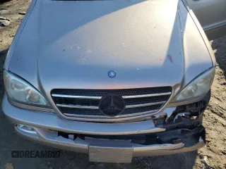 2005 Mercedes-Benz M 500 z VIN 4JGAB75E65A531504, wystawiony jako Copart lot #79095264 z przebiegiem 172 278 mil mil oraz Szkoda całkowita • Salvage title. Historia ofert i sprzedaży dostępna na DreamBid. Obrazek 12.
