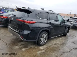 2022 Toyota Highlander Platinum with VIN 5TDFZRBH8NS247942, listed as a Copart auction lot 42682795 with 0 mi miles and Salvage Title. Bid and sale history available at carsss.com. Image 3.