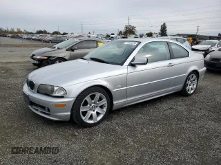 2002 BMW 3 Series 325Ci with VIN WBABN33412PG59158, listed as a Copart auction lot 77044674 with 221,484 mi miles and Clean title. Bid and sale history available at DreamBid. Image 1.