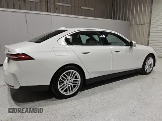 2025 BMW 5 Series 530i with VIN WBA43FJ06SCT70412, listed as a Copart auction lot 52649025 with 19,769 mi miles and Clean Title. Bid and sale history available at carsss.com. Image 3.