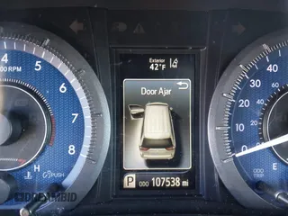 2018 Toyota Sienna LE Auto Access Seat with VIN 5TDKZ3DC9JS962977, listed as a IAAI auction lot 41312680 with 107,538 mi miles. Bid and sale history available at carsss.com. Image 16.