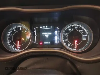 2016 Jeep Cherokee Latitude z VIN 1C4PJMCB3GW187502, wystawiony jako IAAI lot #42048898 z przebiegiem 151 450 mil mil oraz . Historia ofert i sprzedaży dostępna na DreamBid. Obrazek 7.