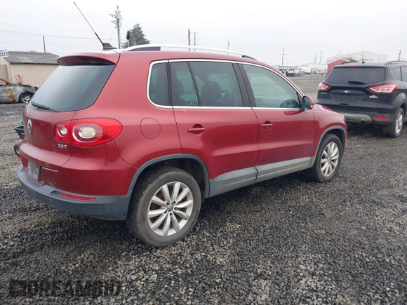 2011 Volkswagen Tiguan SEL w/Premium Navi z VIN WVGAV7AXXBW000903, wystawiony jako IAAI lot #40965481 z przebiegiem 107 918 mil mil oraz . Historia ofert i sprzedaży dostępna na DreamBid. Obrazek 4.