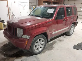 2012 Jeep Liberty Sport Latitude z VIN 1C4PJLAK1CW166591, wystawiony jako IAAI lot #41532080 z przebiegiem 202 386 mil mil oraz . Historia ofert i sprzedaży dostępna na DreamBid. Obrazek 17.