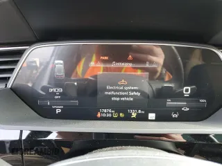 2021 Audi e-tron Sportback S line Premium Plus z VIN WA12AAGEXMB013582, wystawiony jako Copart lot #69440302 z przebiegiem 17 876 mil mil oraz . Historia ofert i sprzedaży dostępna na DreamBid. Obrazek 9.