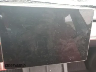 2024 Tesla Model Y z VIN 7SAYGDED4RA331714, wystawiony jako Copart lot #57043915 z przebiegiem Nie podano mil oraz Szkoda całkowita • Salvage title. Historia ofert i sprzedaży dostępna na DreamBid. Obrazek 9.