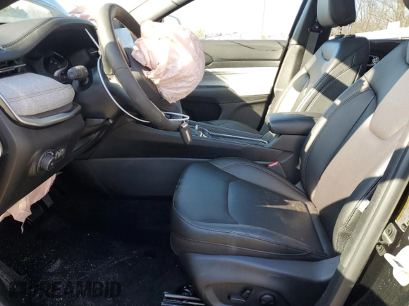 2024 Jeep Compass Latitude Lux with VIN 3C4NJDFN1RT104509, listed as a Copart auction lot 45454915 with 31 mi miles and Salvage title. Bid and sale history available at DreamBid. Image 7.