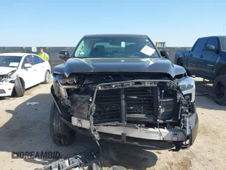 2024 Toyota Tundra Limited z VIN 5TFJA5DB9RX156634, wystawiony jako IAAI lot #41999055 z przebiegiem 29 692 mil mil oraz . Historia ofert i sprzedaży dostępna na DreamBid. Obrazek 12.