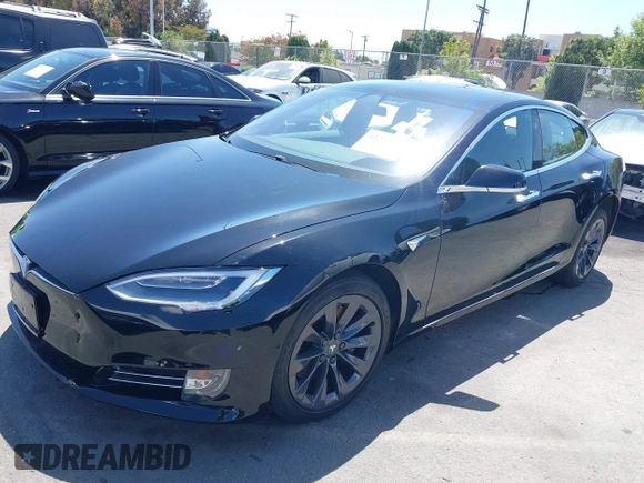 2018 Tesla Model S 75D z VIN 5YJSA1E25JF292480, wystawiony jako IAAI lot #42244185 z przebiegiem 42 199 mil mil oraz . Historia ofert i sprzedaży dostępna na DreamBid. Obrazek 2.