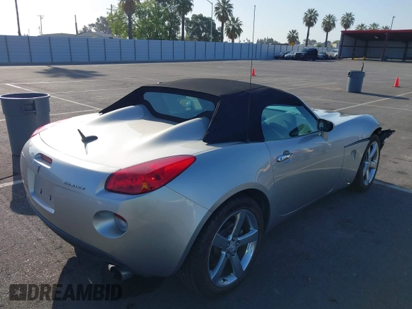 2007 Pontiac Solstice z VIN 1G2MB35B07Y122333, wystawiony jako IAAI lot #42173214 z przebiegiem 201 764 mil mil oraz . Historia ofert i sprzedaży dostępna na DreamBid. Obrazek 4.