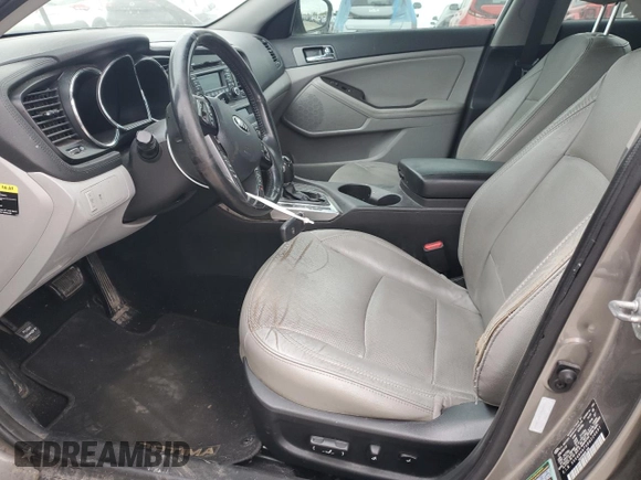 2013 Kia Optima EX z VIN 5XXGN4A7XDG224691, wystawiony jako Copart lot #52872175 z przebiegiem 218 951 mil mil oraz Szkoda całkowita • Salvage title. Historia ofert i sprzedaży dostępna na DreamBid. Obrazek 7.