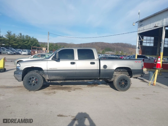 2002 GMC Sierra 2500HD SLE with VIN 1GTHK23U12F248328, listed as a IAAI auction lot 41806690 with 235,807 mi miles. Bid and sale history available at carsss.com. Image 15.
