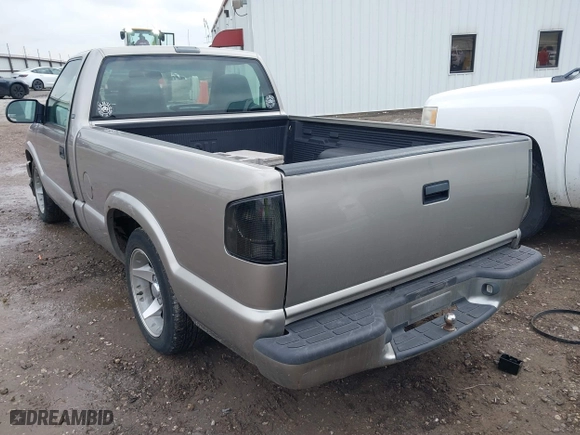 2000 Chevrolet S-10 LS with VIN 1GCCS14W2Y8168652, listed as a IAAI auction lot 41515733 with 263,672 mi miles. Bid and sale history available at carsss.com. Image 3.
