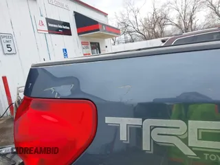 2008 Toyota Tundra z VIN 5TFDV54198X077455, wystawiony jako IAAI lot #41668660 z przebiegiem 164 008 mil mil oraz . Historia ofert i sprzedaży dostępna na DreamBid. Obrazek 18.