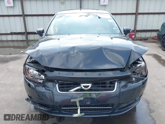 2011 Volvo S80 3.2L with VIN YV1952AS1B1138075, listed as a IAAI auction lot 41918597 with 192,441 mi miles. Bid and sale history available at carsss.com. Image 6.