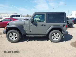 2020 Jeep Wrangler Willys с VIN 1C4GJXAG4LW164787, выставлен на аукционе IAAI как лот 41719754 с пробегом 63 802 миль миль и . История ставок и продаж доступна на DreamBid. Изображение 14.