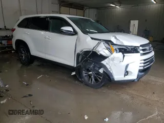 2019 Toyota Highlander LE z VIN 5TDZZRFH4KS310635, wystawiony jako Copart lot #56119985 z przebiegiem 67 360 mil mil oraz Szkoda całkowita • Salvage title. Historia ofert i sprzedaży dostępna na DreamBid. Obrazek 4.