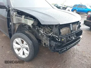 2018 Volkswagen Atlas SE с VIN 1V2CR2CA8JC566036, выставлен на аукционе IAAI как лот 42122613 с пробегом 89 691 миль миль и . История ставок и продаж доступна на DreamBid. Изображение 6.