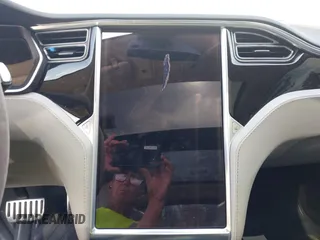 2014 Tesla Model S 60 with VIN 5YJSA1H1XEFP40611, listed as a IAAI auction lot 42826752 with Not provided miles and . Bid and sale history available at DreamBid. Image 17.