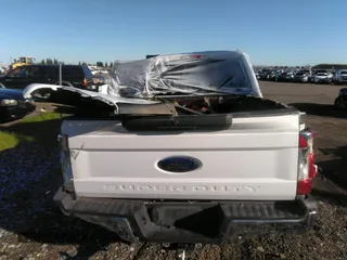 2018 Ford Super Duty F-250 SRW XL with VIN 1FT7W2BT9JEB27768, listed as a IAAI auction lot 41528069 with 110,274 mi miles. Bid and sale history available at carsss.com. Image 16.